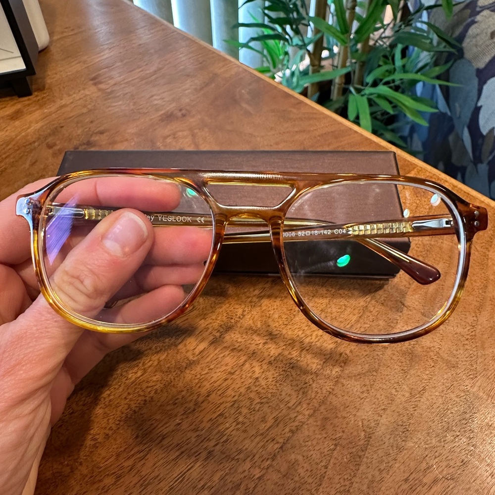 Stylish caramel tortoise aviators. Jimmy Fairly/Persol style ✨